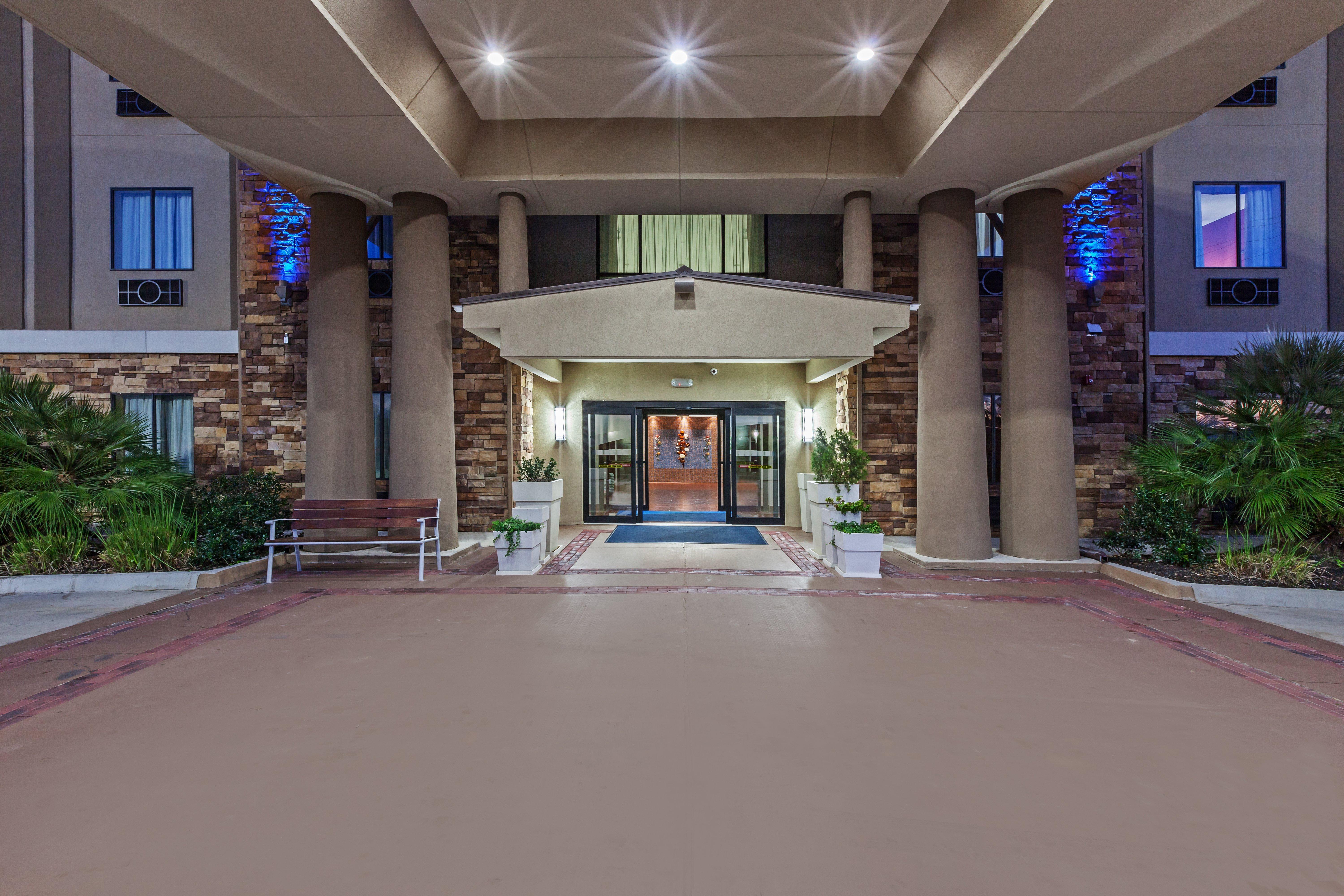 Holiday Inn Express & Suites Cleveland By Ihg Exterior foto