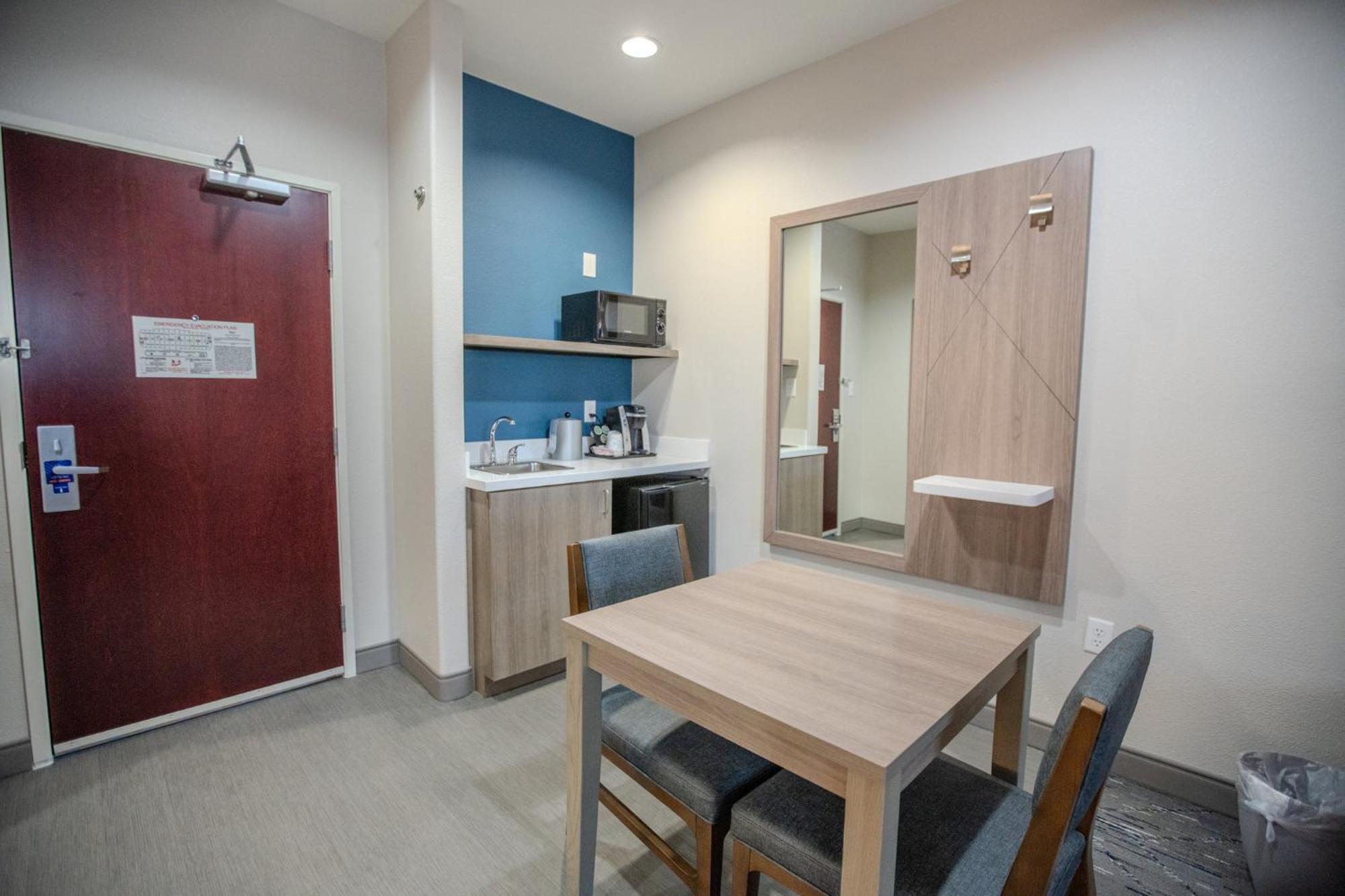 Holiday Inn Express & Suites Cleveland By Ihg Exterior foto