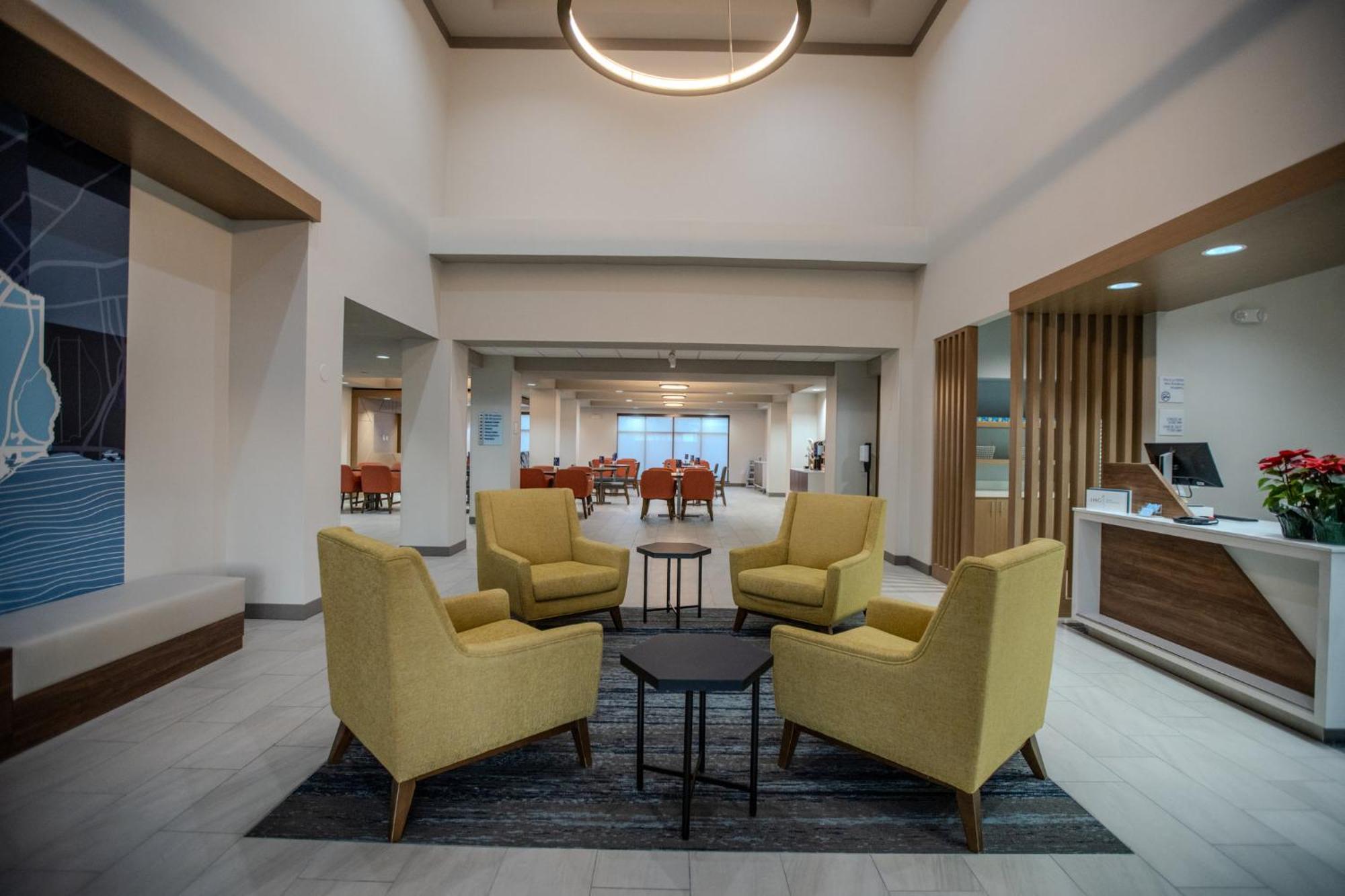 Holiday Inn Express & Suites Cleveland By Ihg Exterior foto